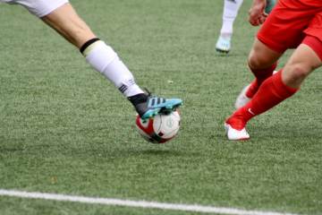 FIFA更新排名！日本稳居亚洲榜首，国足第13，身后追兵仅差0.4分（配图示意）
